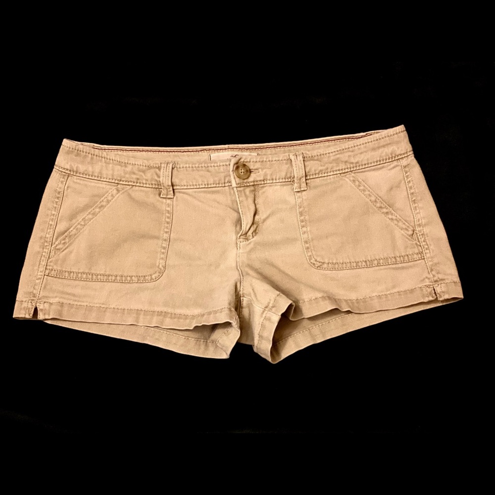 Women’s khaki stretch shorts